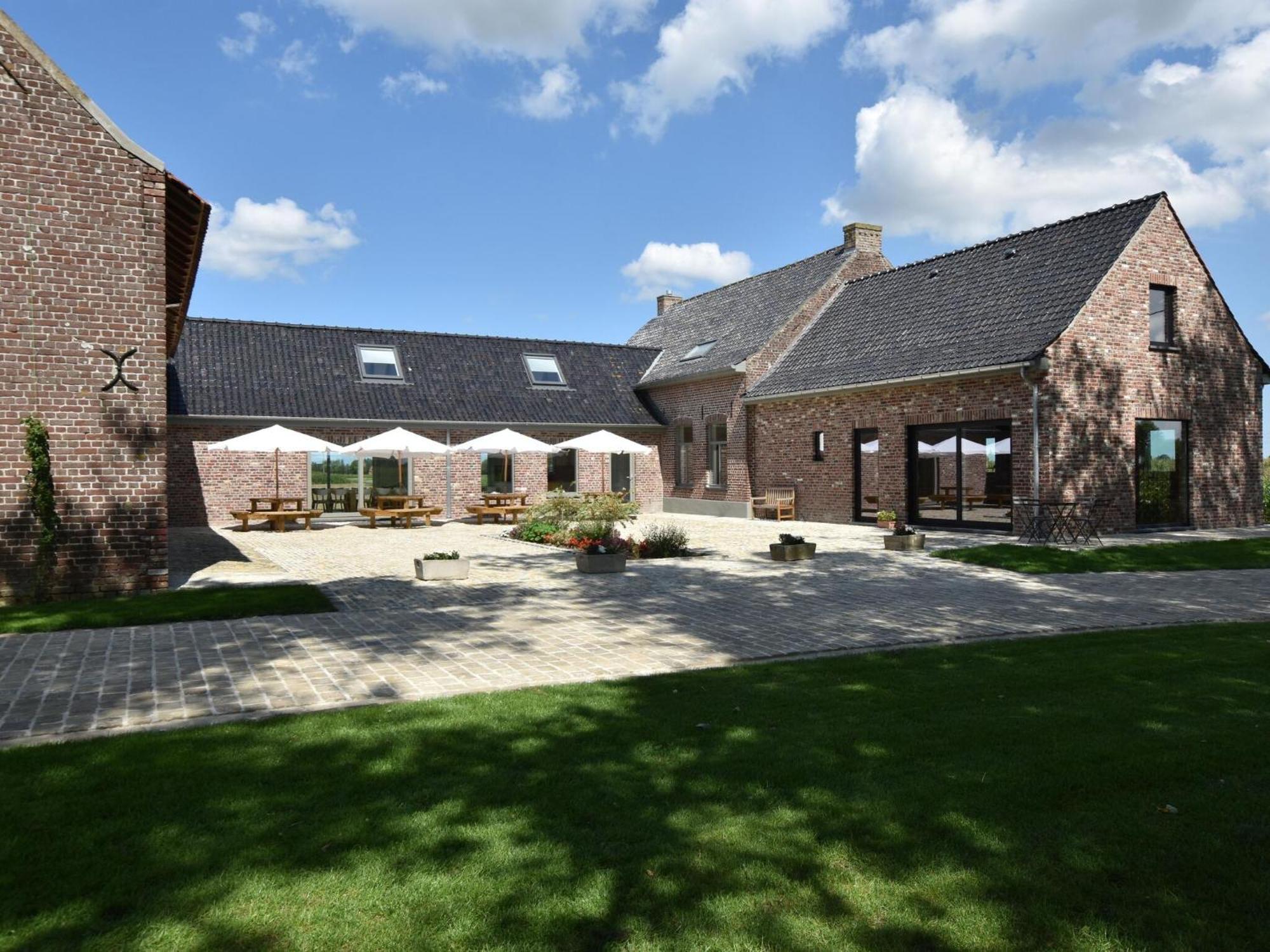 Spacious Holiday Home With Pond In Poperinge Roesbrugge-Haringe Exterior photo